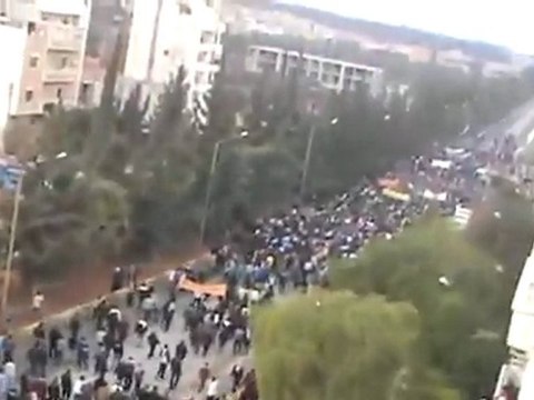 فري برس مدينة ادلب منظر مهيب لتشييع الشهيد عمار شحود 23 12 2011