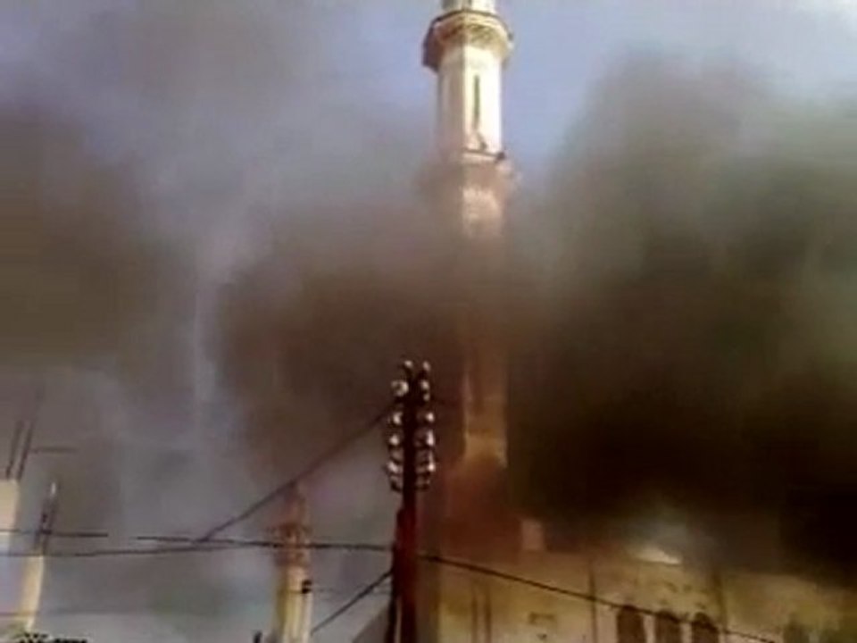 فري برس   حماة كفرنبودة عصابات الأسد تقصف مئذنة مسجد 23 12 2011