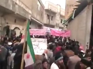فري برس   حمص تلبيسة اطلاق ناركثيف لتفريق المظاهرة والمتظاهرين يزيدون اصرارا 24 12 2011