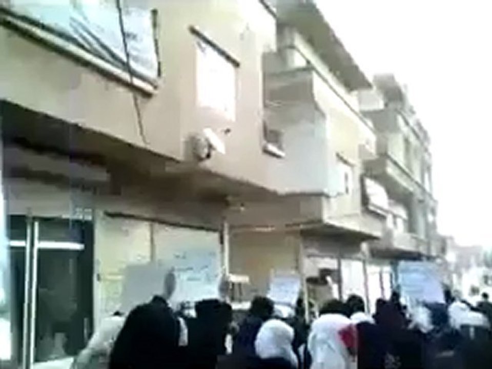 فري برس   ريف دمشق داريا مظاهرة نسائية السبت 24 12 2011 ج1