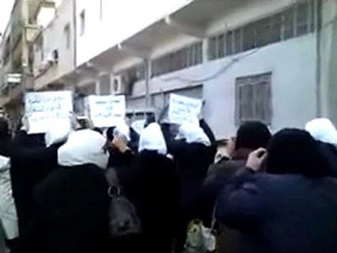 فري برس ريف دمشق داريا مظاهرة نسائية السبت 24 12 2011 ج6