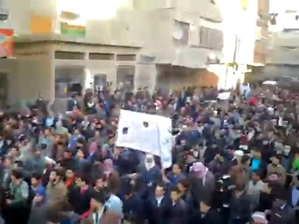 فري برس   ريف دمشق دوما    تشيع الشهداء سامر عز الدين و حامد السليك 24 12 2011 ج5