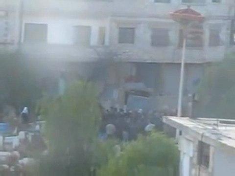 فري برس هام معضمية الشام محاصرة المقبرة ومنع الأهالي من الإقتراب وانتشار القناصة ع أسطح المباني المحيطة 24 12 2011