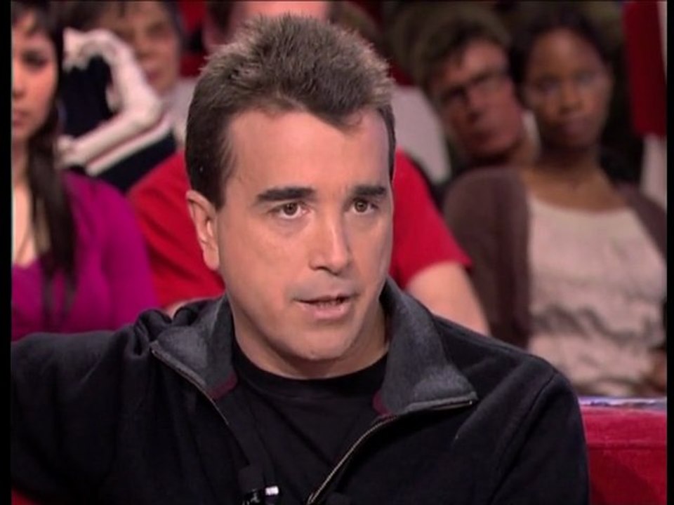 lagardère elkabbach druker le trio - LES NOUVEAUX CHIENS DE GARDE Réalisé par Gilles Balbastre, Yannick Kergoat .. même jacques attali en fait des cauchemards - ( la suite de Fin de concession de Pierre Carles : ) - dîner du siècle extra