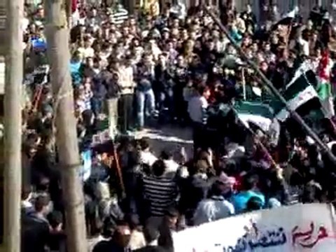 فري برس درعا مظاهرة حاشدة لبلدة نمر يوم الاحد 25 12 2011