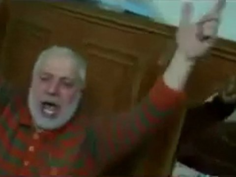 فري برس حلب أب الشهيد عمر حاوي وصور لجثمانه الطاهر 25 12 2011