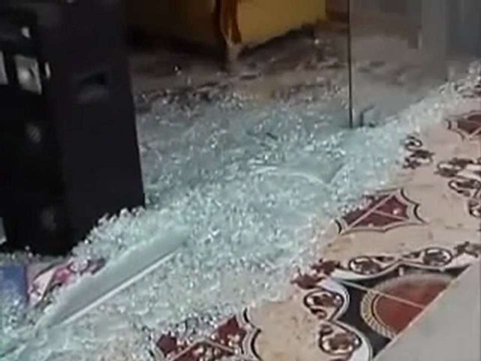 فري برس   درعا نوى اطلاق النار وتكسير المحلات لفك الاضراب 24 12 2011