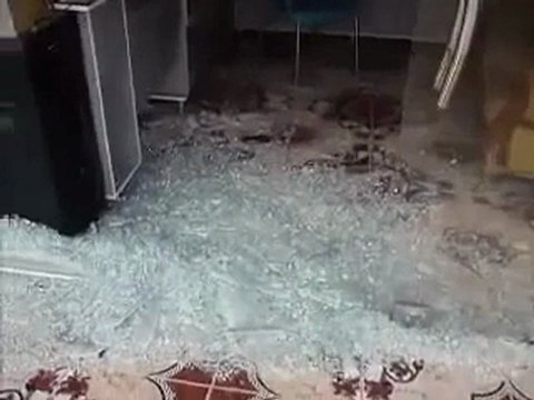 فري برس درعا نوى تكسير المحلات من قبل مليشيا الأسد 24 12 2011