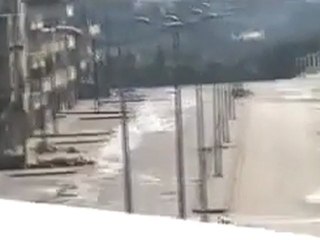 فري برس   حمص شارع القاهرة والقصف العنيف عليه26 12 2011