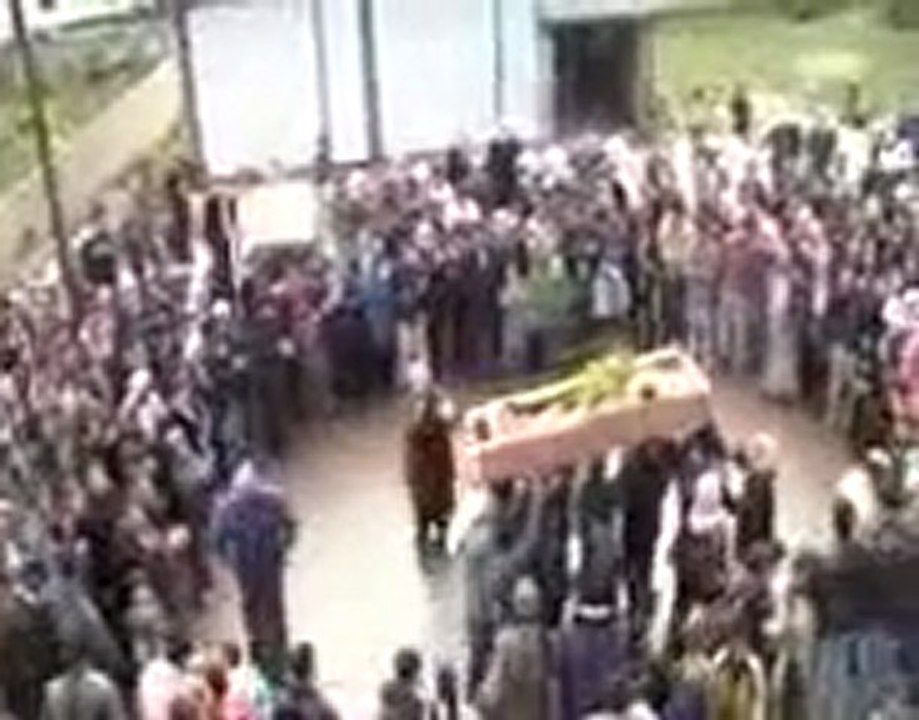 فري برس   حمص الدار الكبيرة تشييع الشهيد عبد القادر محمد اللوز 26 12 2011