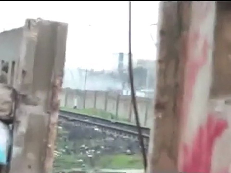 فري برس   حمص باباعمرو الدبابات تقصف الحي 26 12 2011