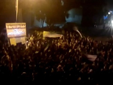 فري برس ريف دمشق عربين مظاهرة مسائية حاشدة و رائعة 26 12 2011 ج3