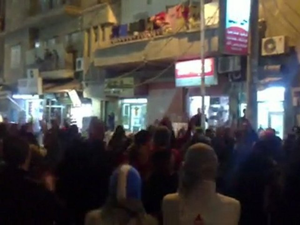 فري برس   ديرالزور مظاهرة مسائية احرار الفرات في شارع التكايا وحسن الطه فطوم فطوم فطومة 26 12 2011