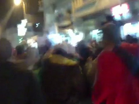 فري برس ديرالزور مظاهرة مسائية احرار الفرات في شارع التكايا وحسن الطه والرقص الثوري 26 12 2011