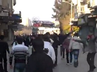 فري برس   حماة   المتظاهرين السلمين في شارع المرابط 27 12 2011