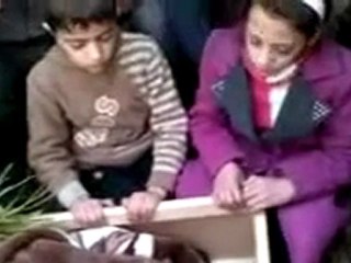 فري برس   حمص الدار الكبيرة الوداع الأخيرلأطفال الشهيد عبد القادر اللوز