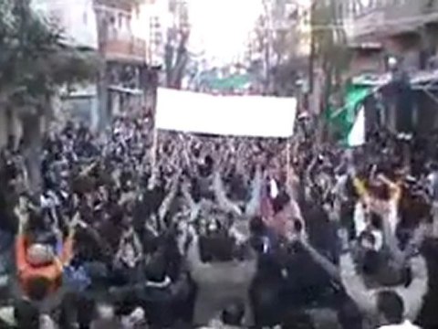 فري برس حمص باب السباع مظاهرة ررائعة بابا عمرو حنا معاكي للموت 27 12 2011