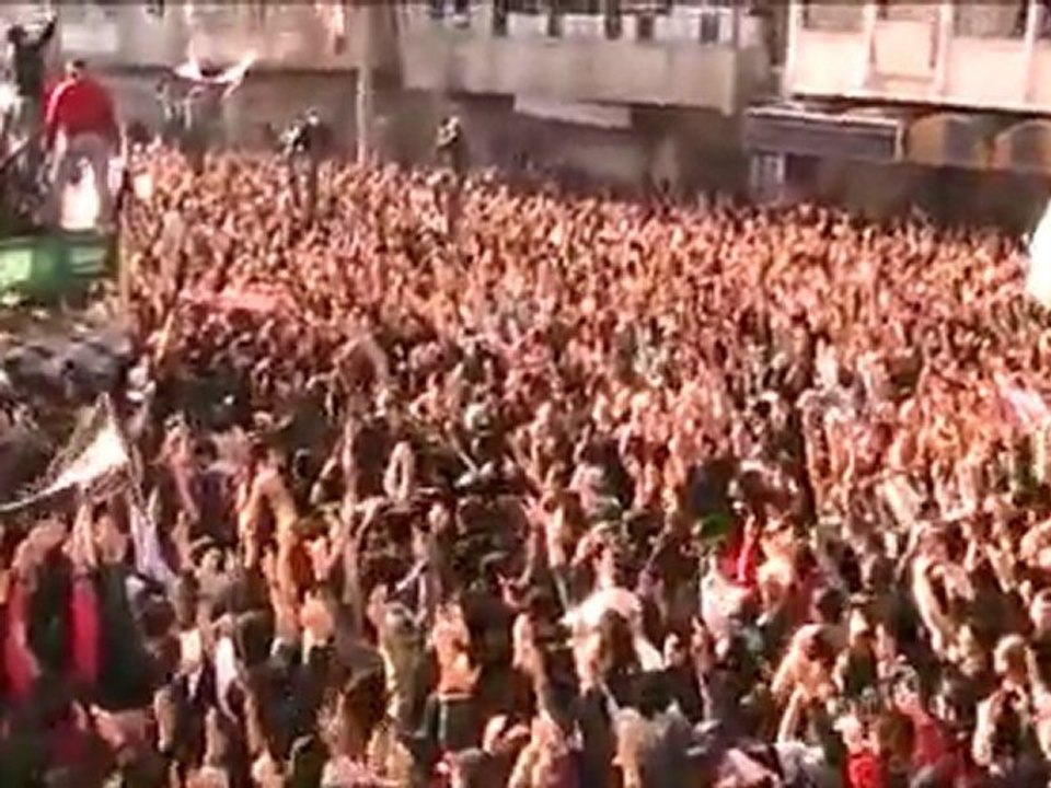 فري برس   حمص حي الخالدية أعتصام في ساحة الحرية بمشاركة احياء حمص قسم الثوااار بقيادةالبطل عبد الباسط الساروت راااائع 27 12 2011