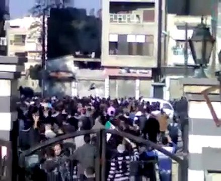 فري برس حمص مقطع رائع من داخل جامع خالد 27 12 2011