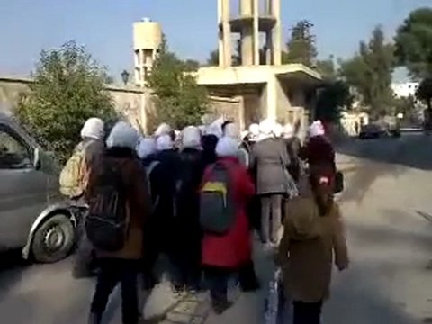 فري برس ريف دمشق حمورية مظاهرة طلابية 28 12 2011 ج2