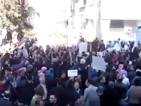 فري برس مدينة ادلب مظاهرة أمام القصر العدلي 28 12 2011