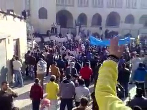 فري برس ‏ حماه الحاضر مظاهرة تتجه الى ساحة العاصي من حي الشرقية 28 12 2011 ج2