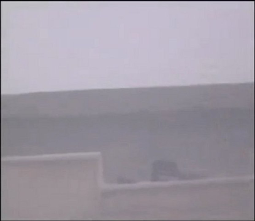 فري برس   حماة   انتشار القناصه في حماة فوق مباني الدولة 29 12 2011