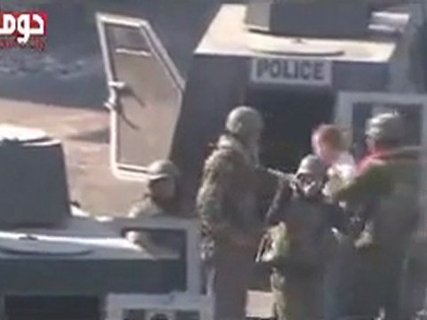 فري برس ريف دمشق دوما عصابات الأمن تعتقل كبار السن 29 12 2011