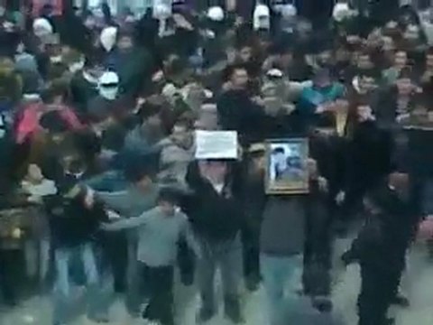 فري برس معضمية الشام و تشييع الشهيد علاء بلال مقطع 30 12 2011 ج2