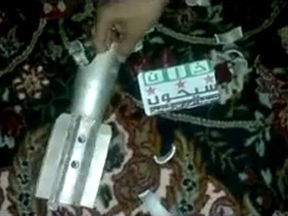 فري برس   إدلب خان شيخون طفل يتحدث عن جرائم بشار الاسد في خان شيخون 30 12 2011