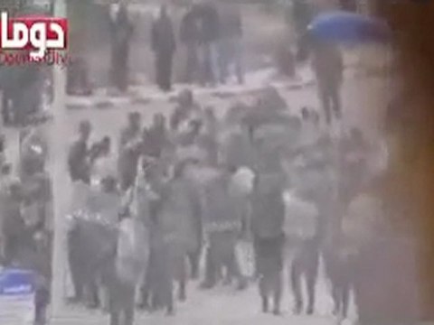 فري برس ريف دمشق دوما الأمن ينتشر في ساحة البلدية 30 12 2011