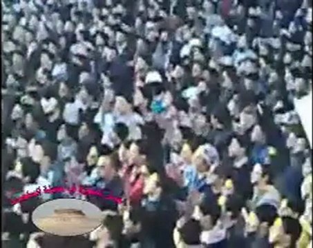 فري برس احد احرار مدينة السلمية يهتف بالخالدية 29 12 2011