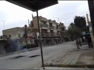 فري برس   حماة حي الحميدية هااام جدا اصابة مباشرة لاحد المتظاهرين 30 12 2011