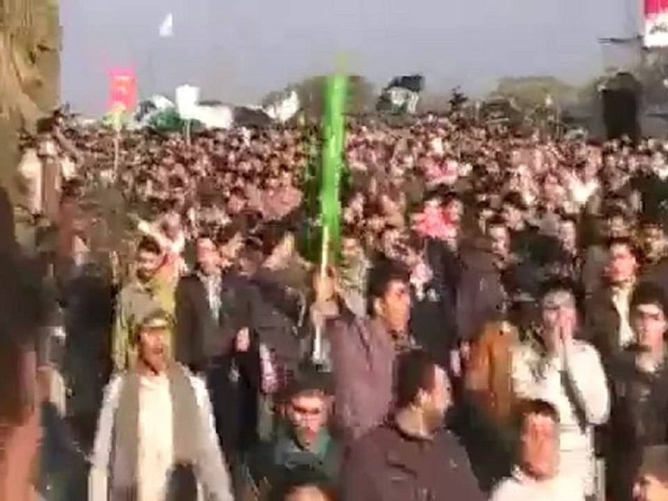 فري برس   مدينة ادلب وصول احرار بنش تفتناز وطعوم وسراقب جمعة الزحف 30 12 2011