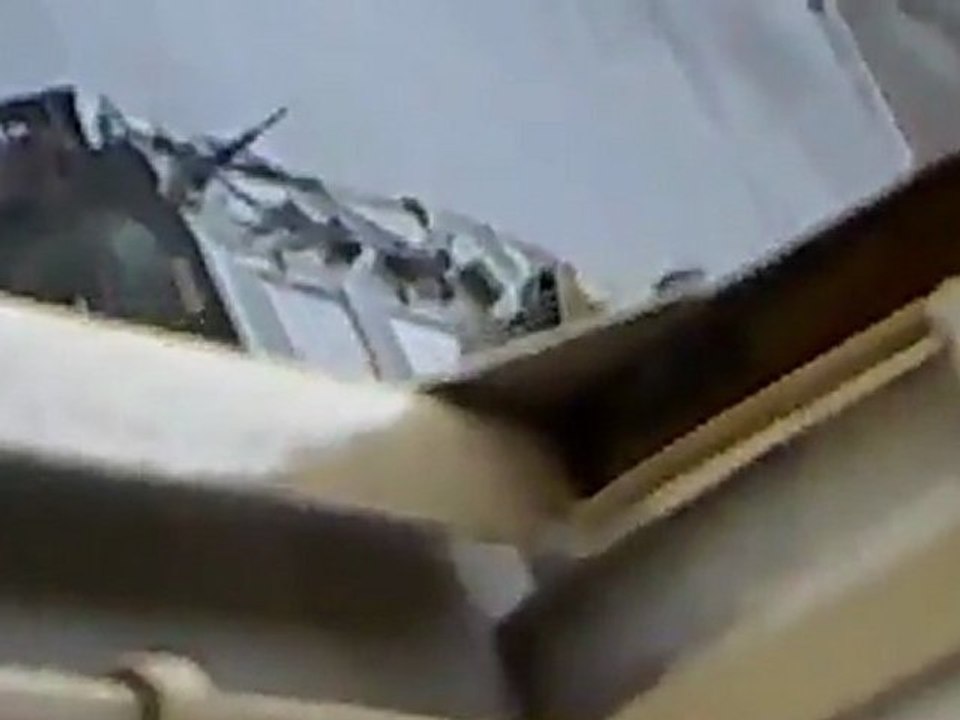 فري برس   حمص   الدبابات تتمركز في حي الانشاءات 1 1 2012