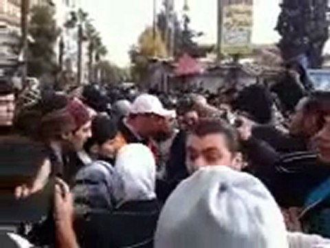فري برس ريف دمشق داريا لجنة المراقبين برفقة متظاهري داريا 1 2 2012 ج2
