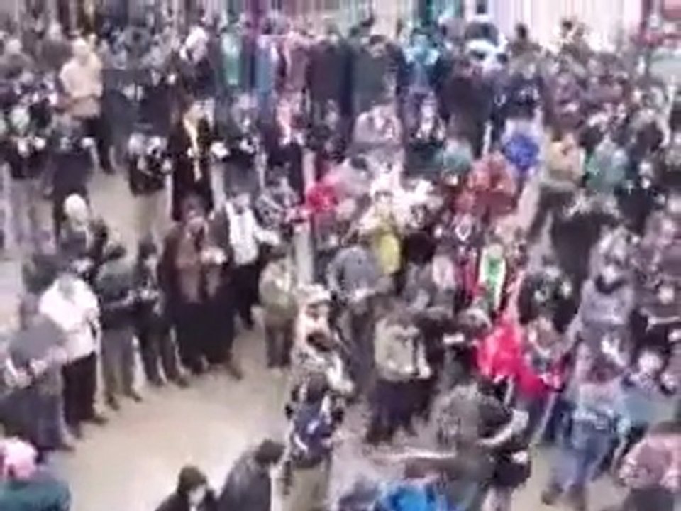 فري برس   حماة كفرزيتا مظاهرة حاشدة لثوار المدينة بقيادة قاشوش كفرزيتا الصغير 2 1 2012