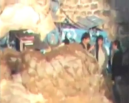 فري برس حمص حي الخالدية جزء من حاجز دوار القاهرة واستمرار وجود الشبيحة وعناصر الأمن الى الى اليوم 3 1 2012