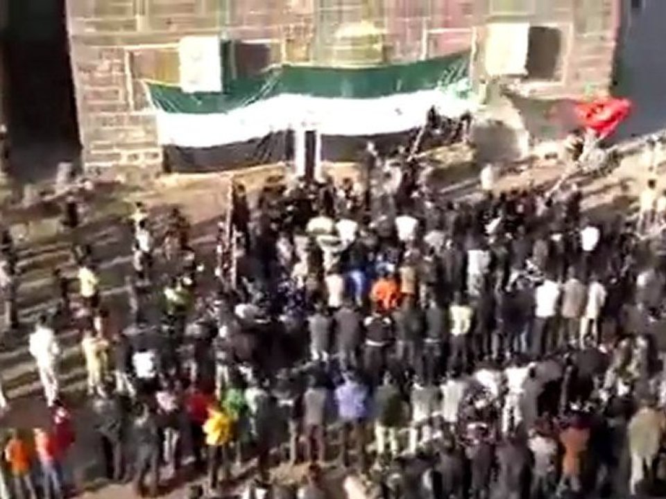 فري برس   حوران إنخل مظاهرة رغم الحصار الأمني ومنع الصلاة جمعة إن تنصرو الله 6 1 2012ج2