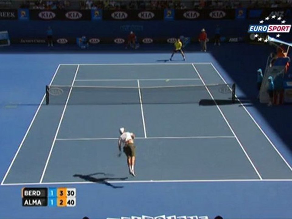 Berdych de hakemi vurdu