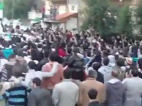 فري برس حمص القصور مظاهرة ابطاااال وحرااائر القصور راااائعين 8 1 2012