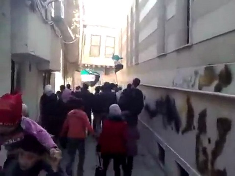 فري برس   دمشق برزة البلد مظاهرة طلابية 8 1 2012