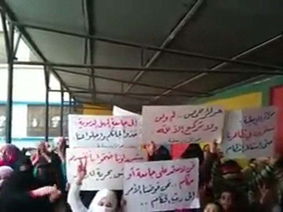 فري برس   مظاهرة حرائر حارة من حي ديربعلبة 9 1 2012
