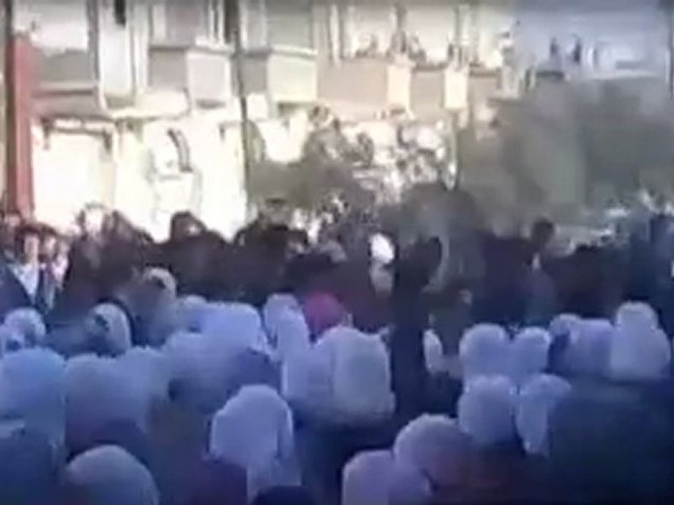 فري برس   معضمية الشام مظاهرة طلابية بدكون بشار لاوالله 08 01 2012