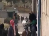 فري برس   ادلب جسرالشغور الجيش يمنع المتظاهرين الدخول الى المدينة للقاء اللجنة10 1 2012