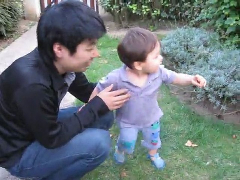 premiers pas de raphael !!! 009