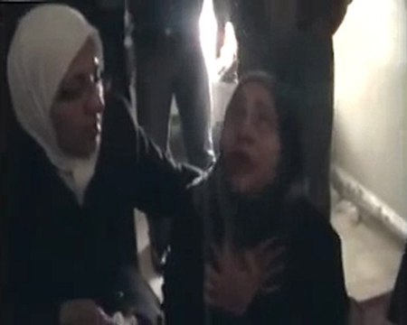 فري برس حمص باب السباع توديع اهل شهيد اياد 10 1 2012