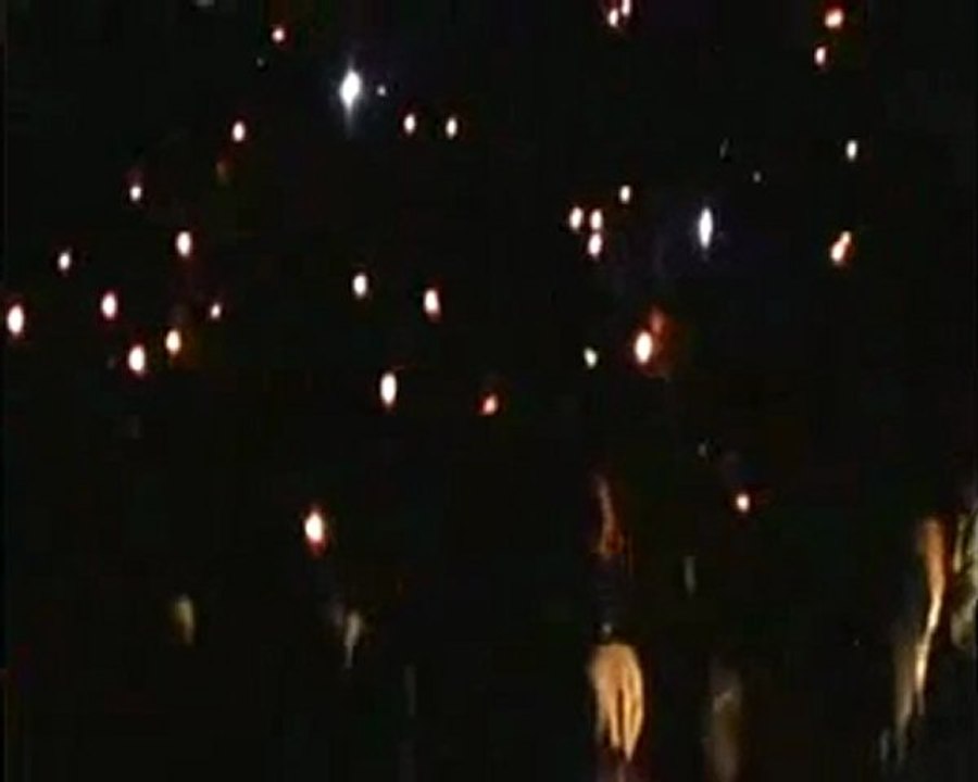 فري برس   حمص مسائية حي الخالدية راااائعة رد على خطاب الأسد رغم انقطاع التيار الكهربائي بشكل كامل عن الحي 10 1 2012 ج1