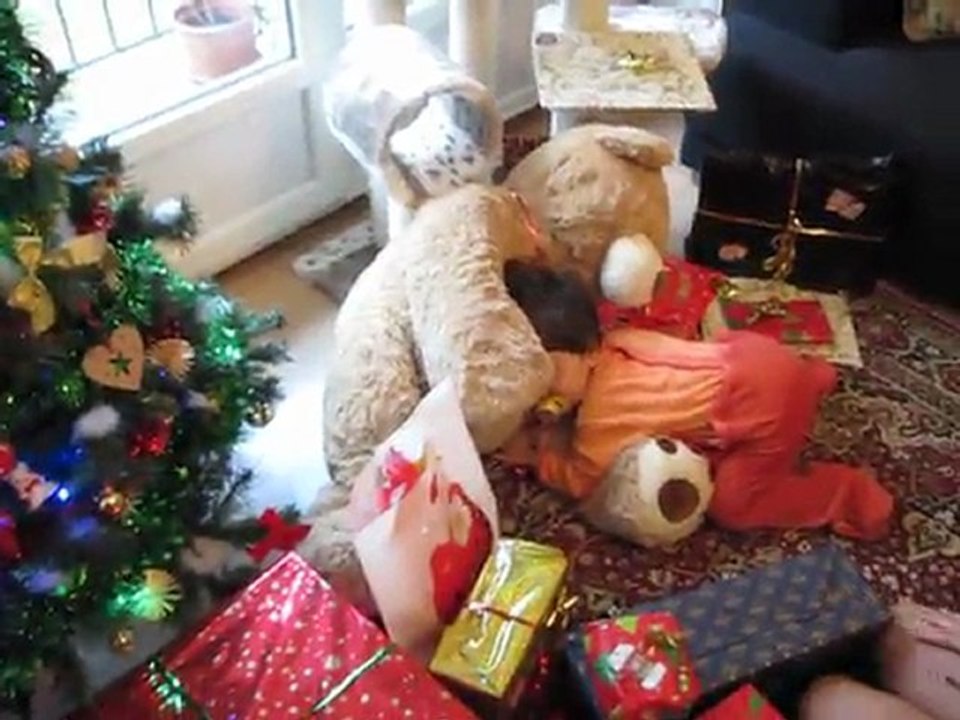 Raphaël et son Nounours à Noël 2011