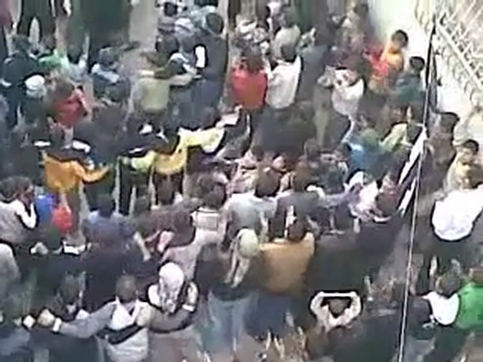 فري برس   حمص حي الرفاعي رد على خطاب بشار الجحش 10 1 2012